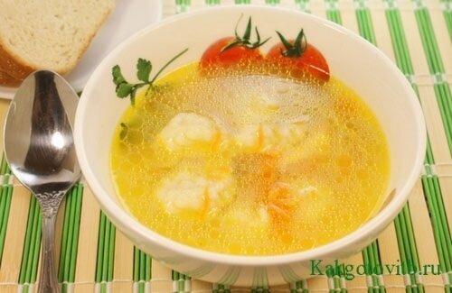 Ароматный суп с клецками на бульоне из курицы