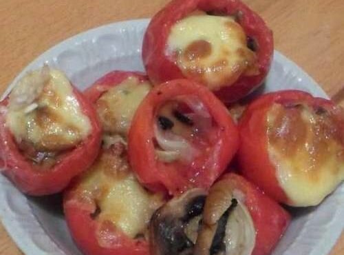 Фаршированные помидоры с грибами и сыром