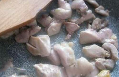 Жаркое в горшочках с мясом грибами и картошкой